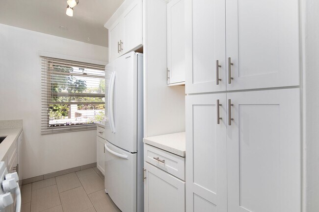 Foto del edificio - Beautiful 2 Bedroom in La Jolla Village wi...
