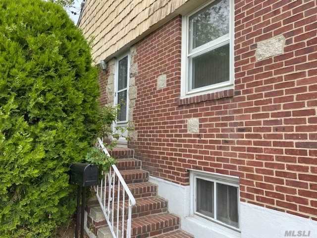 Foto del edificio - 241 Randall Ave