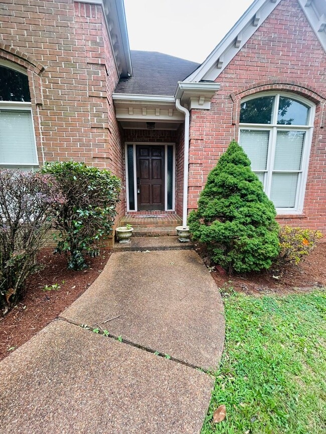 Building Photo - 4 BEDROOM/2 BATH HOME + Bonus Room in Rive...