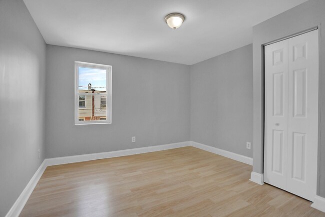 Foto del edificio - Spacious Renovated Baltimore Row-Home