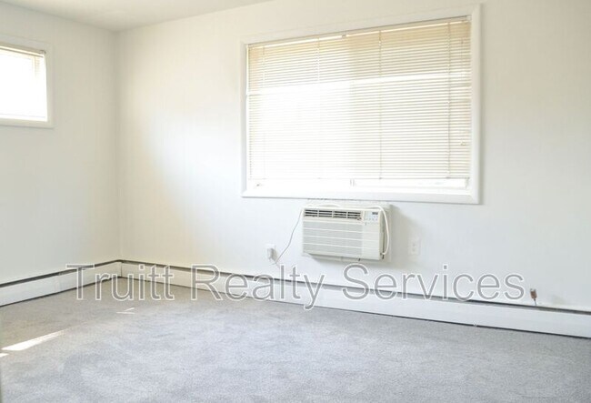Foto del edificio - 3301 C St SE