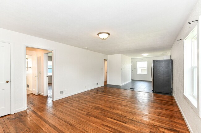Foto del edificio - 4231 E Pleasant Run Parkway South Dr