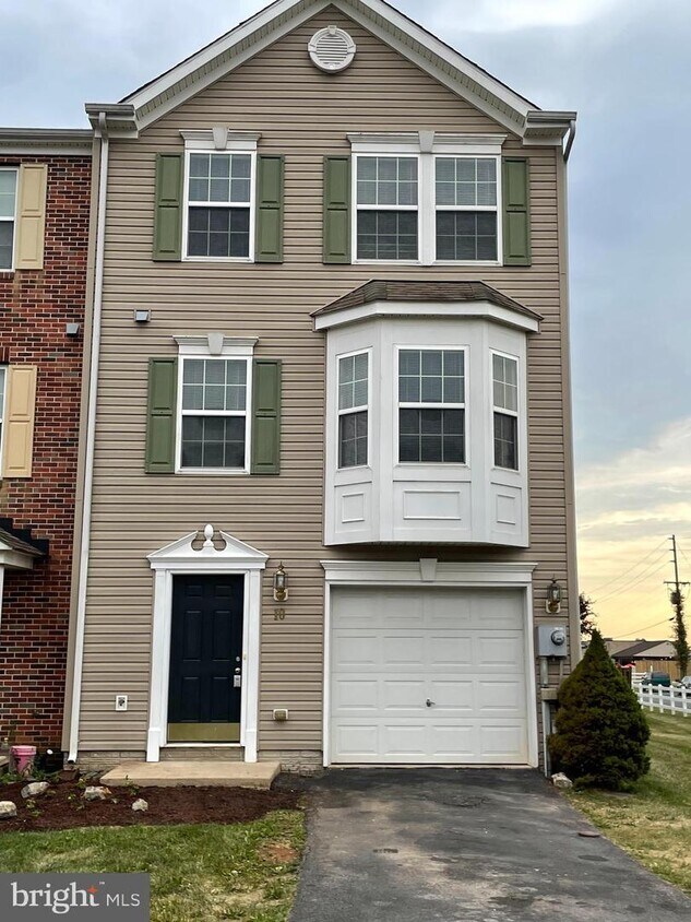 10 Desert Rose Way, Martinsburg, WV 25404 Townhome Rentals in Martinsburg WV