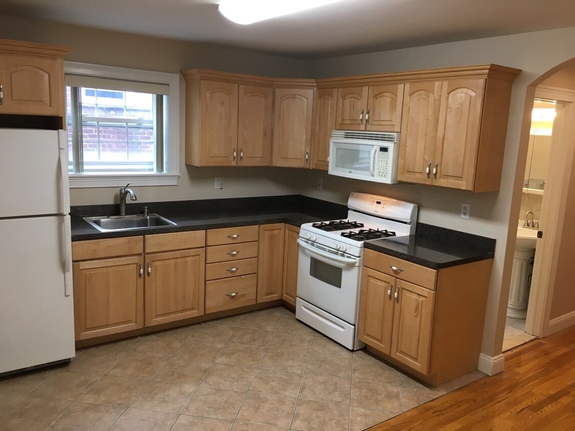 Foto principal - 6 E 236th St