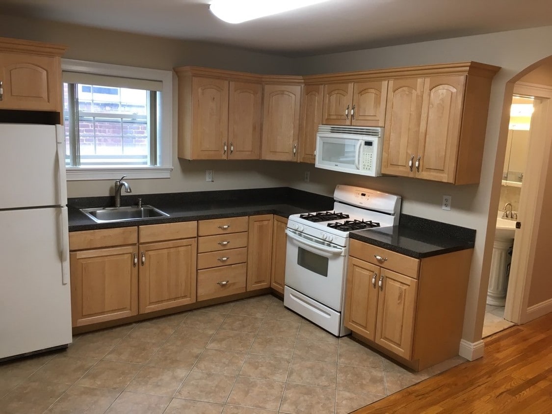 Primary Photo - 6 E 236th St