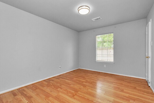 Building Photo - 8914 Dirby St