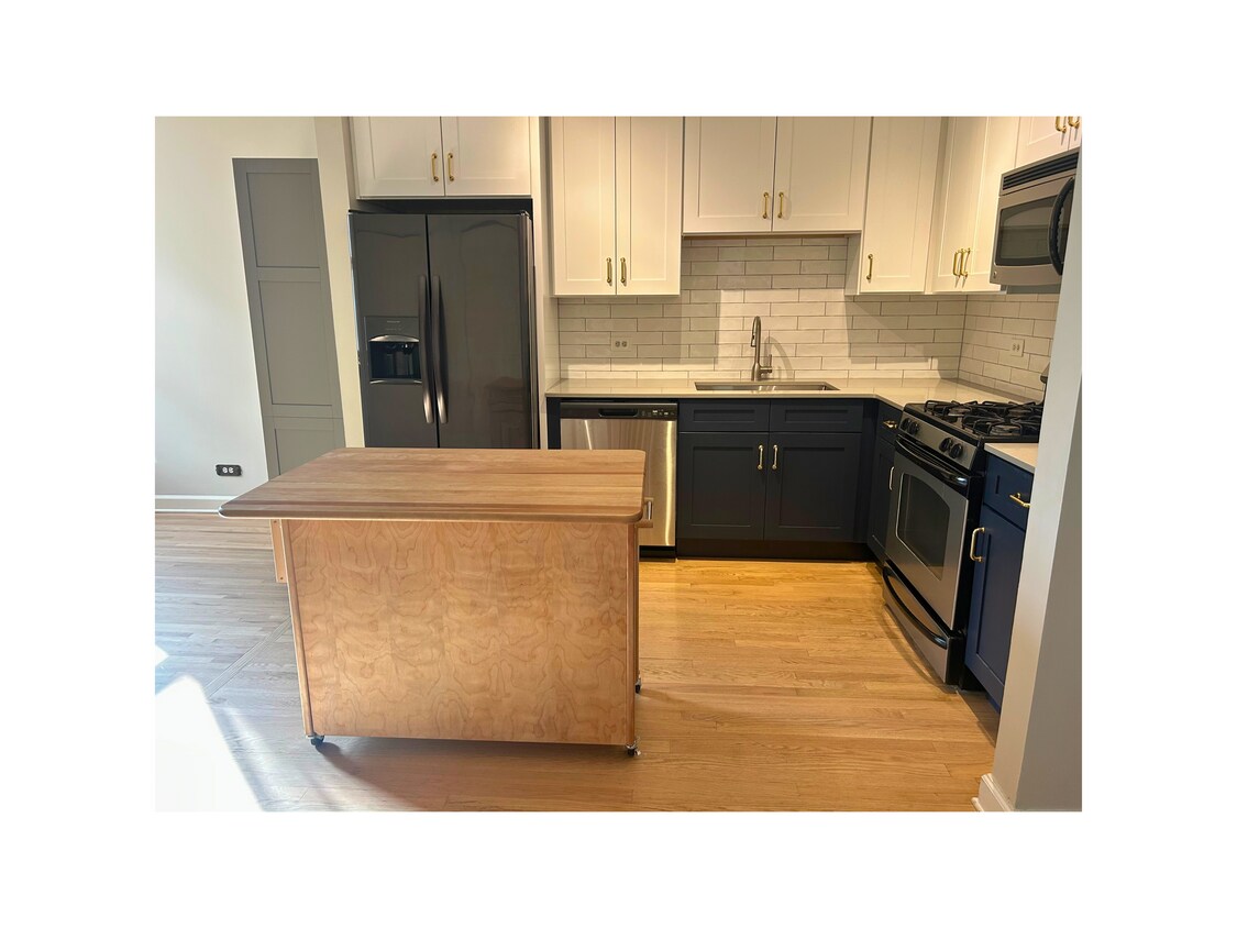 Foto principal - 550 W Surf St