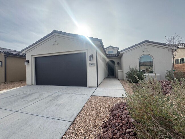 Building Photo - 3 Bedroom Home VIEWS VIEWS VIEWS!