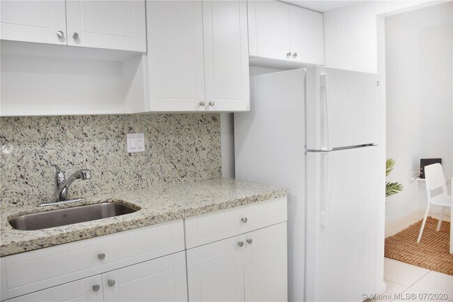 Building Photo - 8520-8536 SW 107th Ave