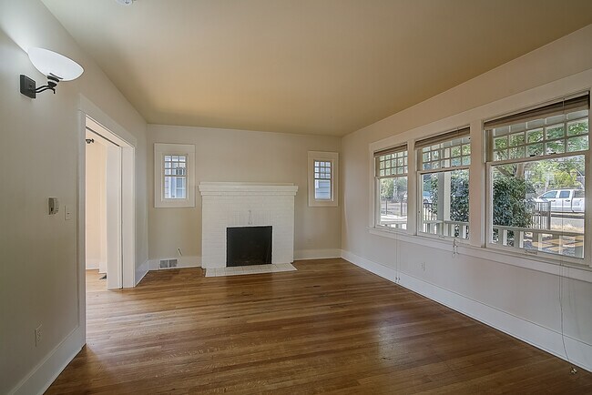 Building Photo - 5252 19th Ave NE