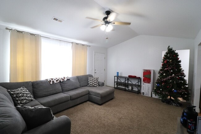 Foto del edificio - Spacious home for rent!