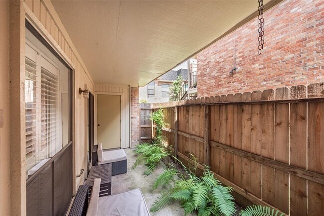 Building Photo - 1601 S Shepherd Dr