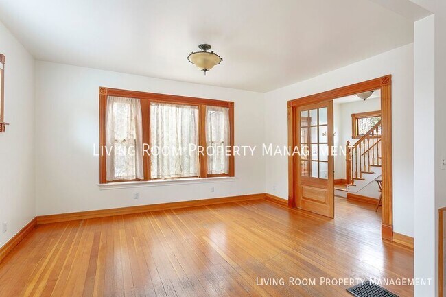 Foto del edificio - Charming 3BR + Bonus Room with Private Bac...