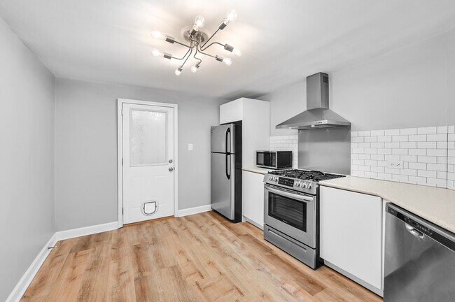 Kitchen - 2448 W Taylor St