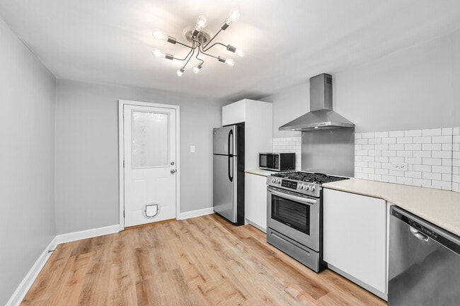Kitchen - 2448 W Taylor St