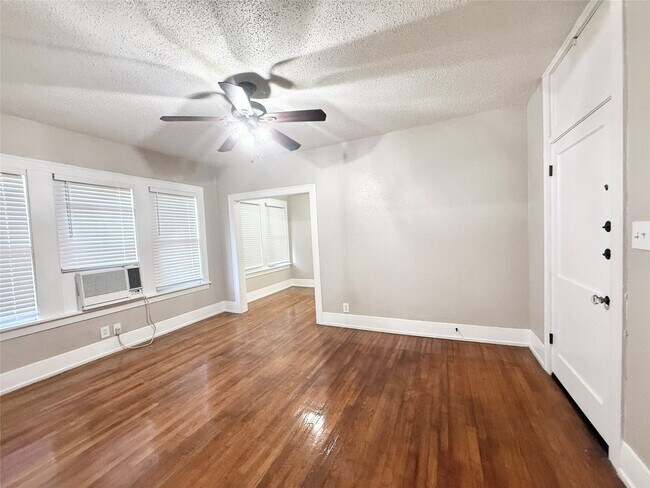 Foto del edificio - 1126 Berthea St