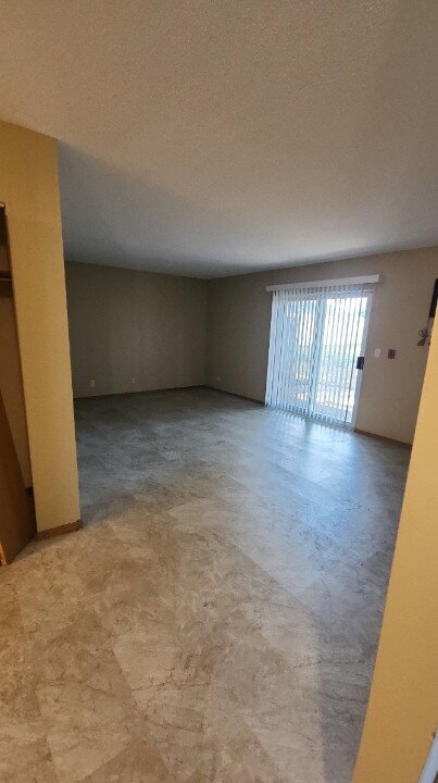 Foto del edificio - 2 Bedroom, 1 Bathroom with 2 Car Attached Garage - Available April 1st