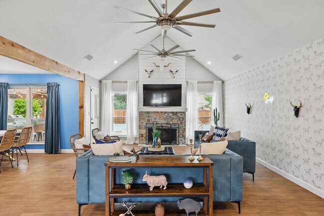 Building Photo - 6333 Tosca Dr