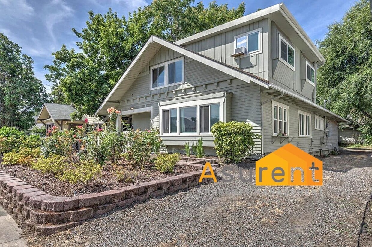 528 S Grape St Unit B, Medford, OR 97501 Room for Rent in Medford, OR