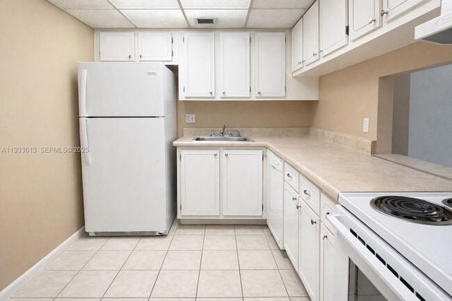 Photo - 470 Executive Center Dr Apartment