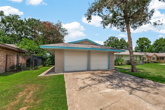 Building Photo - 1715 Ramada Dr