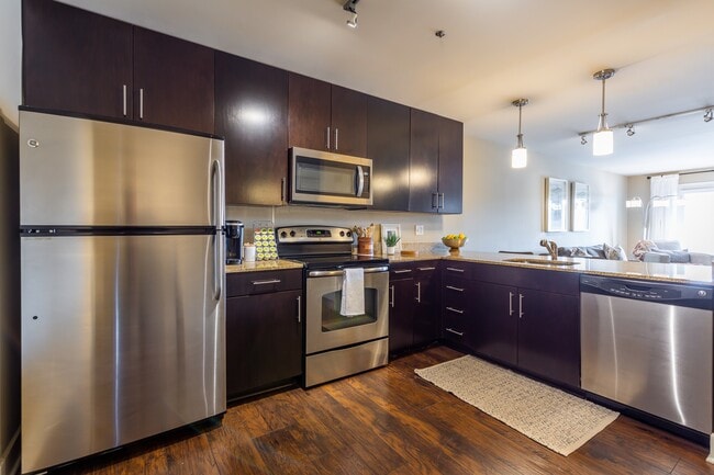 Kitchen - Cambria Luxury Apartment Homes