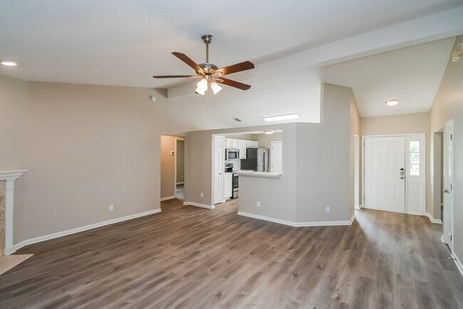 Foto del edificio - 7725 Fawn Lake Dr S