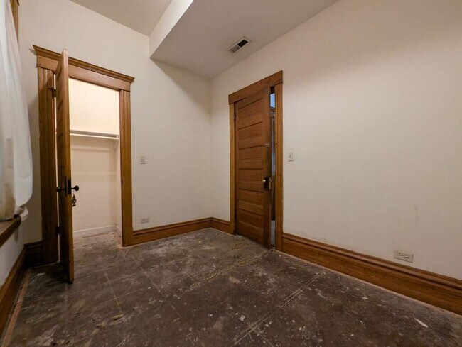 Building Photo - 2118 N Whipple St