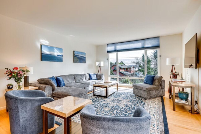 Building Photo - 218 Morning Sun Ave