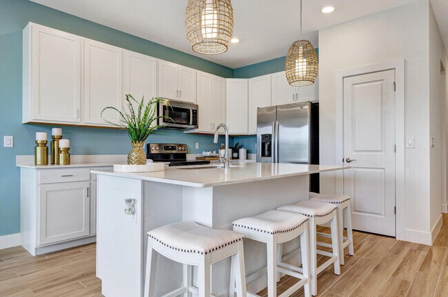 Foto del edificio - 608 Waters Edge Ln