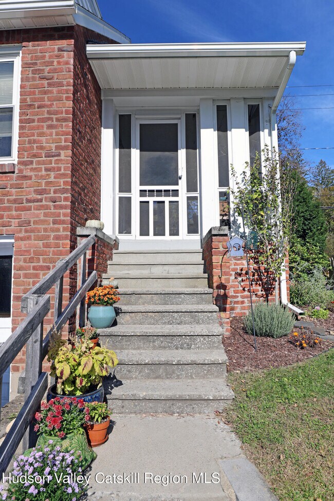 Foto del edificio - 208 Lucas Ave