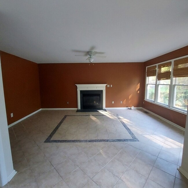 Building Photo - 1230 Briardale Rd