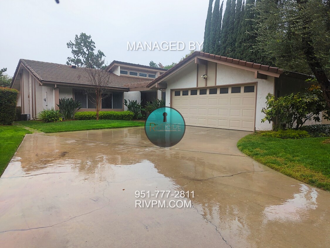 Foto del edificio - 3 bed 2 bath home in Canyon Crest Villas c...