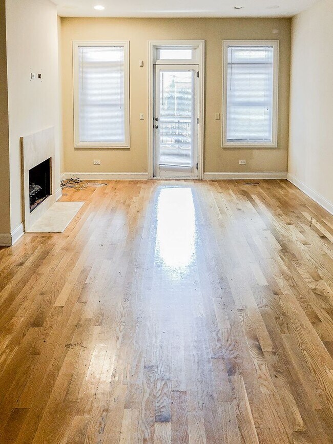 Foto del edificio - 2328 N Greenview Ave