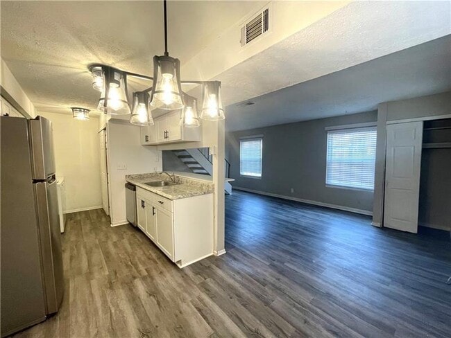 Building Photo - 662 Bellemeade Dr SW