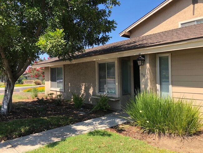 front - 961 Jamacha Rd