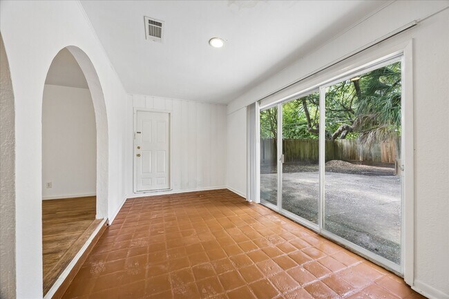 Foto del edificio - 4022 Woodcraft St