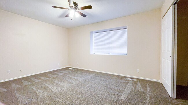 Foto del edificio - Great Pet friendly 3 Bedroom, 2.5 Bath tow...