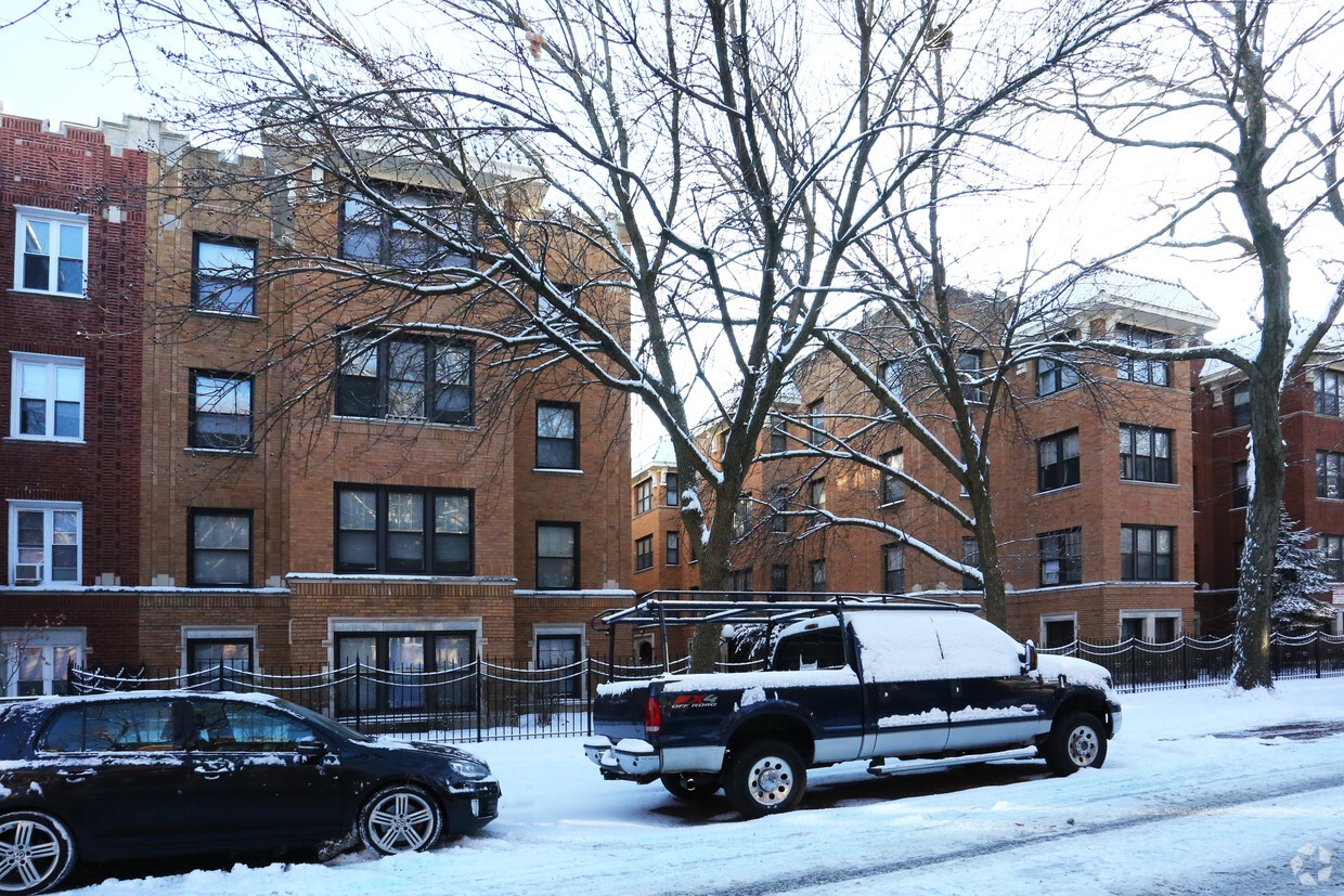 6635 - 6655 N Newgard Ave - 6635-6655 N Newgard Ave