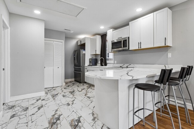 Building Photo - 1428 24th St