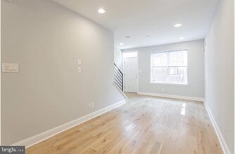 Building Photo - 1322 S Bancroft St