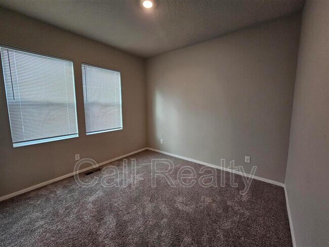Foto del edificio - 3236 N McKinnon Rd