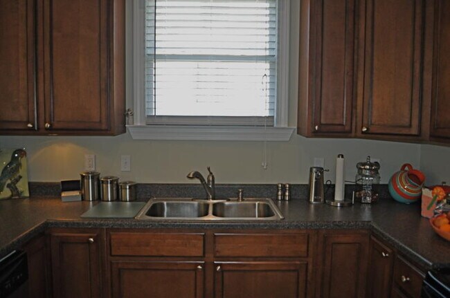 Foto del edificio - 1607 Chamberlain Ave.