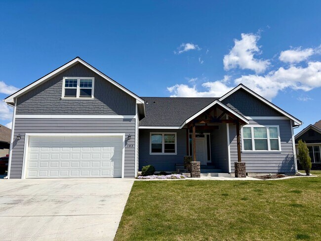 Foto del edificio - Beautiful, Craftsman Home-  4 bedroom, 2.5 ba + office!