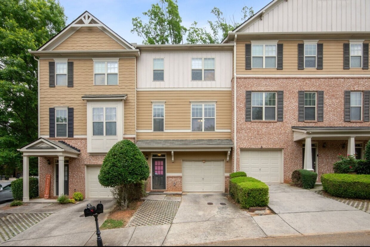 Primary Photo - 1798 Oak Brook Ln NW