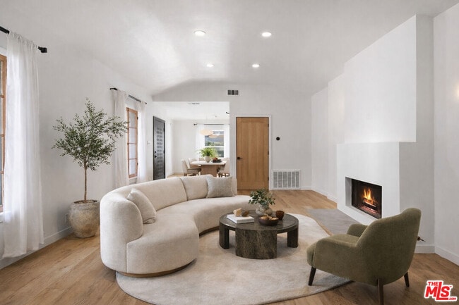 Foto del edificio - 4837 Gentry Ave