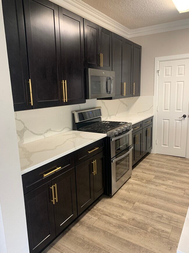 Foto del edificio - 2000 Camelot Dr