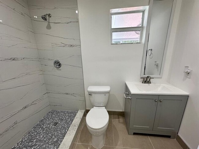 Building Photo - 2300 SW 43rd Terrace