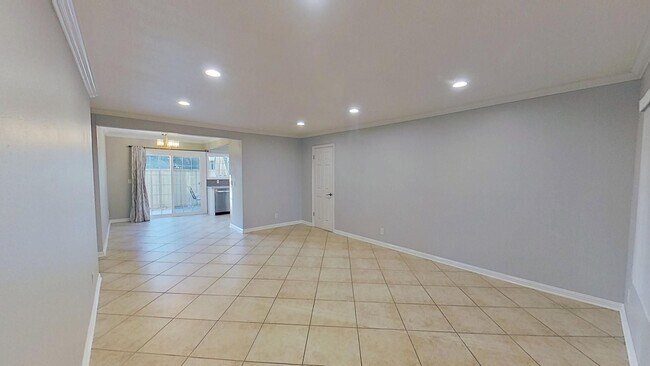 Building Photo - Upgraded 2 Bedroom Condo in Northwood Irvine!