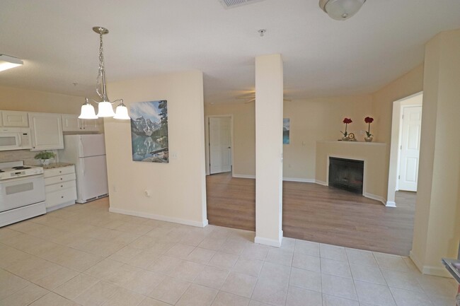 Open floor plan - 2500 Friedland Pl